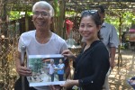 Mr. Trung is thrilled to receive an image-gift from the representative of Save the Children in Vietnam